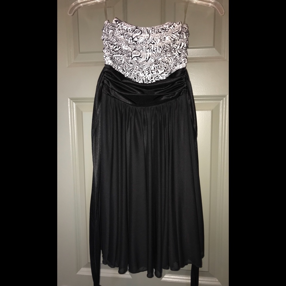 Black & white strapless dress